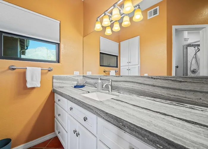 Gorgeous Mountain & Views Pools & Hot Tubs Holiday home Tucson